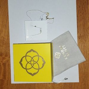 Kendra Scott Love Pendant Necklace in Gold